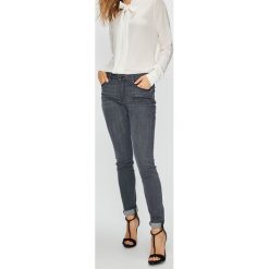 Guess Jeans - Jeansy Annette. Szare jeansy damskie skinny marki Guess Jeans, l, z aplikacjami, z bawełny. W wyprzedaży za 319,90 zł.