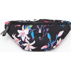 Saszetka nerka w kwiaty - Wielobarwny. Szare saszetki damskie marki Cropp, w kwiaty. Za 49,99 zł.