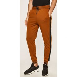 Only & Sons - Spodnie. Zielone spodnie męskie Only & Sons, na co dzień, xl, bez wzorów, z bawełny. W wyprzedaży za 119,90 zł.