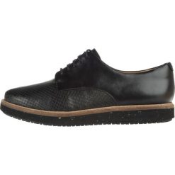 Clarks Glick Darby Półbuty Czarny. Czarne półbuty damskie Clarks, bez wzorów, ze skóry, bez obcasa, bez zapięcia. Za 490,95 zł.