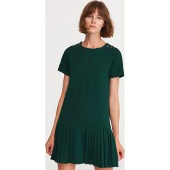 Sukienka z plisowanym dołem - Khaki. Brązowe sukienki damskie Reserved, s, bez wzorów, bez kołnierzyka, bez rękawów, plisowane. Za 89,99 zł.
