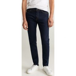 Mango Man - Jeansy Jude6. Niebieskie jeansy męskie Mango Man, bez wzorów. Za 139,90 zł.