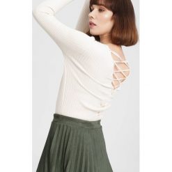 Cremowy Sweter I'm Sleeping. Brązowe swetry klasyczne damskie marki other, l. Za 59,99 zł.