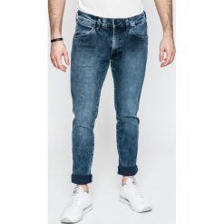 Wrangler - Jeansy Larston. Niebieskie jeansy męskie marki Wrangler, z aplikacjami, z elastanu. W wyprzedaży za 149,90 zł.