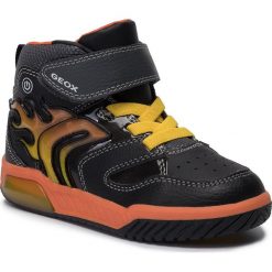 Sneakersy GEOX - J Inek B. C J949CC 0BU11 C0038 S Black/Orange. Czarne trampki chłopięce Geox, bez wzorów, ze skóry ekologicznej, bez zapięcia. W wyprzedaży za 199,00 zł.