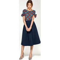 Bluzka z Wiązaniem na Rękawie - Kwiaty. Czerwone bluzki damskie Molly.pl, s, w kwiaty, z tkaniny, eleganckie, bez kołnierzyka, z krótkim rękawem. Za 108,90 zł.