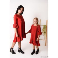 Komplet Sukienek Mama i Córka LM53/4 i LD53/4. Czerwone sukienki dziewczęce Pakamera, bez wzorów, bez rękawów. Za 189,00 zł.