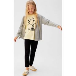 Mango Kids - Bluza dziecięca Pragaj 110 - 164 cm. Szare bluzy dziewczęce Mango Kids, bez wzorów, z bawełny, bez rękawów, z kapturem. W wyprzedaży za 49,90 zł.