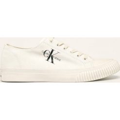 Calvin Klein Jeans - Trampki. Białe trampki męskie Calvin Klein Jeans, bez wzorów, z jeansu, na sznurówki. W wyprzedaży za 229,90 zł.