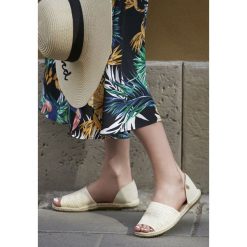 Jasnobeżowe Espadryle Nutrition. Espadryle damskie Born2be, w paski, bez obcasa. Za 49,99 zł.