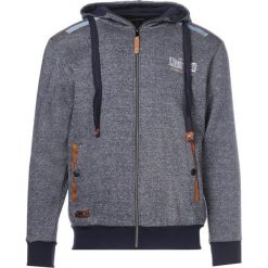 Granatowa Bluza Sharaith. Niebieskie bluzy męskie Born2be, xl, bez wzorów, bez kołnierzyka, bez rękawów, bez kaptura. Za 59,99 zł.