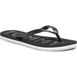 Japonki TOMMY HILFIGER - Tommy Footbed Flat Beach Sandal FW0FW04793 Black BDS. Czarne klapki damskie TOMMY HILFIGER, bez wzorów, z tworzywa sztucznego, bez obcasa. W wyprzedaży za 109,00 zł.
