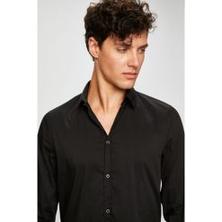 Trussardi Jeans - Koszula Colla. Czarne koszule męskie Trussardi Jeans, bez wzorów, z elastanu, klasyczne, z włoskim kołnierzykiem, z długim rękawem. W wyprzedaży za 159,90 zł.