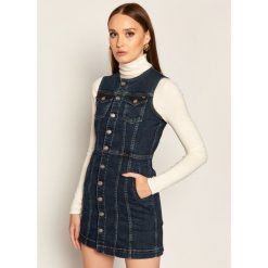 Sukienka jeansowa Pepe Jeans Linea PL952717. Niebieskie sukienki damskie Pepe Jeans, na co dzień, xl, bez wzorów, z jeansu, bez kołnierzyka, bez rękawów, proste. Za 379,00 zł.