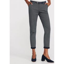 Spodnie chino we wzory - Granatowy. Spodnie damskie Reserved. Za 99,99 zł.