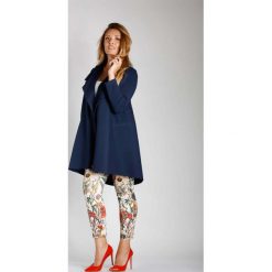 Granatowa Asymetryczna Narzutka Przewiązana Paskiem PLUS SIZE. Szare bolerka i narzutki damskie Nommo, xl, bez wzorów, z bawełny, bez rękawów. Za 179,90 zł.