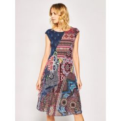 Sukienka letnia Desigual Monica 20SWVK90. Sukienki damskie Desigual, na lato, xl, bez wzorów, z poliamidu, bez kołnierzyka, bez rękawów. Za 399,00 zł.