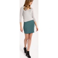 Mini spódniczka damska. Zielone spódniczki damskie Top Secret, na co dzień, na lato, bez wzorów, krótkie, mini, dopasowane. W wyprzedaży za 49,99 zł.