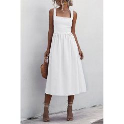 Sukienka VERIMONA WHITE. Białe sukienki damskie IVET, na co dzień, na lato, bez wzorów, bez kołnierzyka, bez rękawów, długie. W wyprzedaży za 59,00 zł.