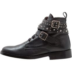 Buty zimowe damskie: clic! Botki sznurowane black