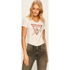 Guess Jeans - T-shirt. Białe bluzki damskie Guess Jeans, s, z aplikacjami, z elastanu, casualowe, z okrągłym kołnierzem. W wyprzedaży za 99,90 zł.