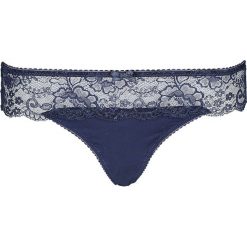 Stringi w kolorze granatowym. Niebieskie stringi damskie Lascana & Co., w koronkowe wzory, z koronki. W wyprzedaży za 29,95 zł.