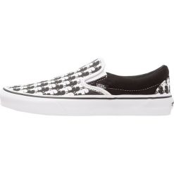 Vans CLASSIC SLIPON Półbuty wsuwane black/true white. Czarne półbuty damskie wsuwane Vans, ze skóry ekologicznej. W wyprzedaży za 186,45 zł.