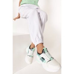 Biało-Miętowe Sneakersy Zeuxise. Białe sneakersy damskie Born2be. Za 99,99 zł.