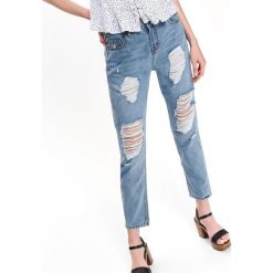 JEANSOWE SPODNIE BOYFRIEND. Niebieskie spodnie damskie Top Secret, z jeansu. W wyprzedaży za 59,99 zł.