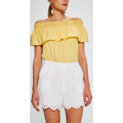 Answear - Szorty Stripes Vibes. Białe szorty damskie ANSWEAR, s, bez wzorów, z bawełny, casualowe. W wyprzedaży za 44,90 zł.