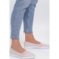Różowe Tenisówki Sleep. Różowe trampki i tenisówki damskie Renee, z aplikacjami. Za 39,99 zł.