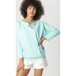 Miętowa Bluza Ocevia. Zielone bluzy damskie Born2be, xl, bez wzorów, bez rękawów, bez kaptura. W wyprzedaży za 49,99 zł.
