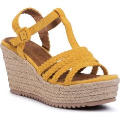 Espadryle REFRESH - 69563 Yellow. Żółte espadryle damskie Refresh, bez wzorów, ze skóry ekologicznej, bez obcasa, na obcasie. W wyprzedaży za 109,00 zł.