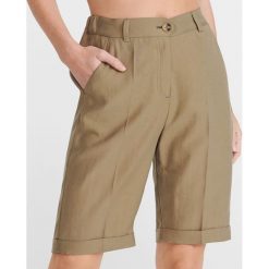 Bermudy z kantem - Khaki. Brązowe szorty damskie Reserved, bez wzorów. Za 99,99 zł.