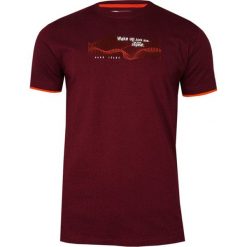 Bordowy Bawełniany T-Shirt -PAKO JEANS- Męski, Okrągły Dekolt, Krótki Rękaw, z Nadrukiem, Motto TSPJNS3VIBEbd. Czerwone koszulki męskie Pako Jeans, m, z nadrukiem, z bawełny, casualowe, z okrągłym kołnierzem, z krótkim rękawem, krótkie. Za 54,00 zł.