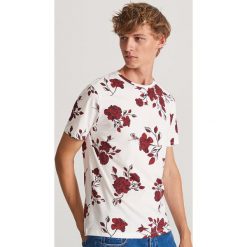 T-shirt z roślinnym printem - Kremowy. Białe t-shirty męskie Reserved, xl, bez wzorów, bez kołnierzyka. Za 49,99 zł.