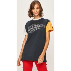 Ellesse - T-shirt. Białe bluzki damskie Ellesse, s, z aplikacjami, z bawełny, z okrągłym kołnierzem. W wyprzedaży za 99,90 zł.