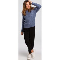 Sweter wkładany przez głowę niebieski - s/m. Niebieskie sukienki damskie e-margeritka.pl, na co dzień, s, bez wzorów, z wełny, eleganckie, z klasycznym kołnierzykiem, z długim rękawem, długie, mini, proste. Za 119,99 zł.