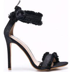 Public Desire - Sandały. Czarne sandały damskie marki Public Desire, z denimu, na obcasie. W wyprzedaży za 49,90 zł.