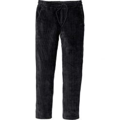 Spodnie z gumką w talii, materiał w optyce sztruksu Regular Fit Tapered bonprix czarny. Czarne spodnie męskie bonprix, s, bez wzorów, z materiału. Za 149,99 zł.