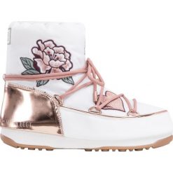 Buty MOON BOOT WE PEACE LOVE. Białe śniegowce damskie Moon Boot, na imprezę, z kauczuku, klasyczne, bez zapięcia. W wyprzedaży za 716,00 zł.