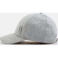 Czapka z daszkiem - Jasny szary. Szare czapki damskie Mohito, bez wzorów. Za 39,99 zł.