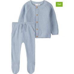 2-częściowy zestaw w kolorze błękitnym. Niebieskie bluzy niemowlęce name it boys, bez wzorów, z bawełny, bez rękawów, bez kaptura. W wyprzedaży za 95,95 zł.