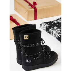 Czarne Śniegowce The Moon. Czarne buty zimowe damskie Born2be, z materiału, na platformie. Za 79,99 zł.