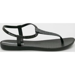 Ipanema - Sandały. Czarne klapki damskie Ipanema, bez wzorów, z gumy, bez obcasa, na obcasie. Za 99,90 zł.