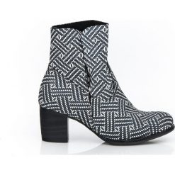 Botki na słupku z wywijaną cholewką - skóra naturalna - model 454 - kolor szara pepitka. Szare botki damskie Zapato, na wiosnę, ze skóry, eleganckie, za kostkę, na wysokim obcasie, na obcasie, na zamek. Za 399,00 zł.