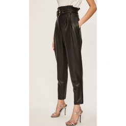 Guess Jeans - Spodnie. Czarne spodnie damskie Guess Jeans, s, z jeansu, z podwyższonym stanem. Za 559,90 zł.