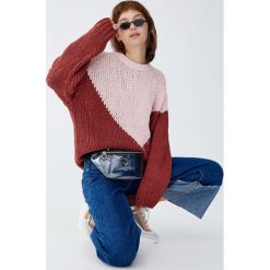 Szenilowy sweter z kolorowymi panelami. Różowe swetry damskie Pull&Bear, bez wzorów, bez rękawów, bez kaptura. Za 79,90 zł.