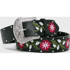 Desigual - Pasek. Czarne paski damskie Desigual, w paski, ze skóry ekologicznej. W wyprzedaży za 99,90 zł.