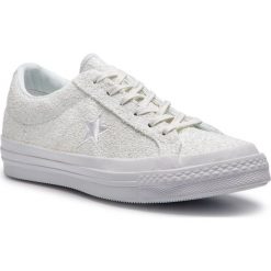 Trampki CONVERSE - One Star Ox 162618C White/Silver/White. Białe trampki i tenisówki damskie Converse, z aplikacjami, z gumy, bez zapięcia. W wyprzedaży za 269,00 zł.